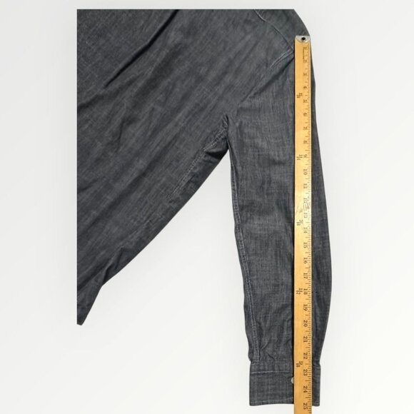 Levi’s Men’s Button Down Shirt XL Black Gray Chambray Long Sleeve Slim Fit Cotto - Picture 12 of 13